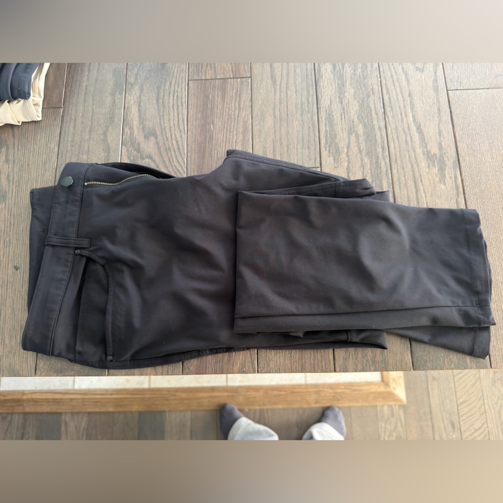Lululemon LIKE NEW! Black Pants with Zipper Detail